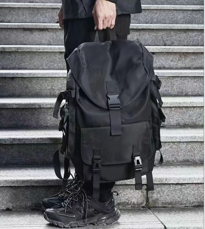 高校生リュック 旅行 都会的シルエット防水バックパック