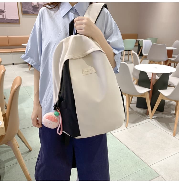 高校生 リュック 二色配色かわいい果物チャーム付き学生バッグ