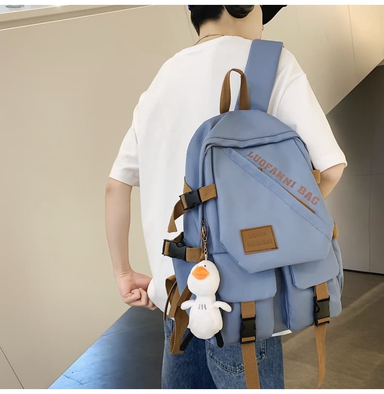 高校生 リュック 学生向け ふわもこマスコット付きデイパック