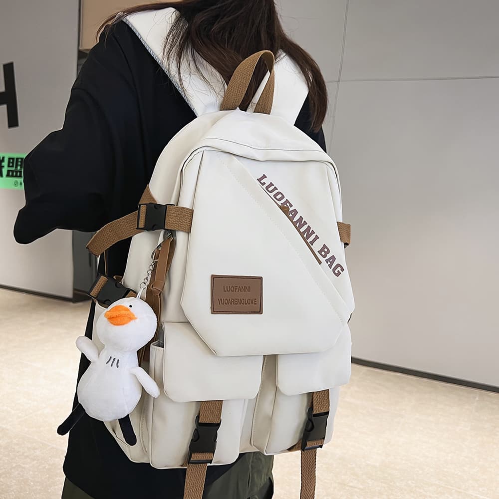 高校生 リュック 学生向け ふわもこマスコット付きデイパック