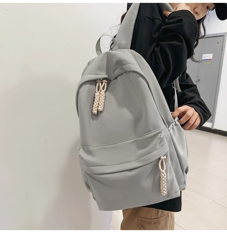 高校生 リュック かわいい縫製デザイン軽量リュック